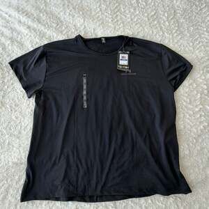 Under Armour Women's Medium Energy SS 2.0 Black Training Shirt